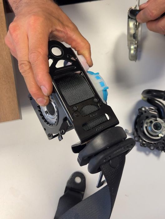 Deblocare centuri auto