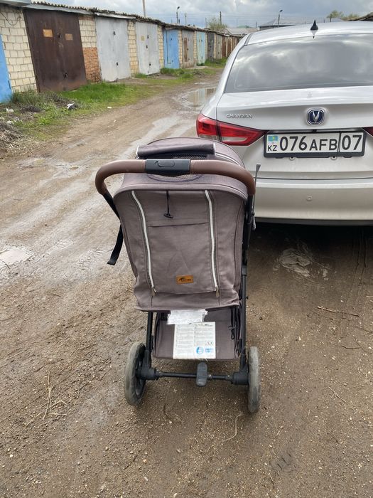 Продам прогулочную коляску