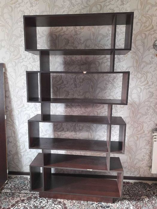 Продаётся шкаф-стеллаж и стол