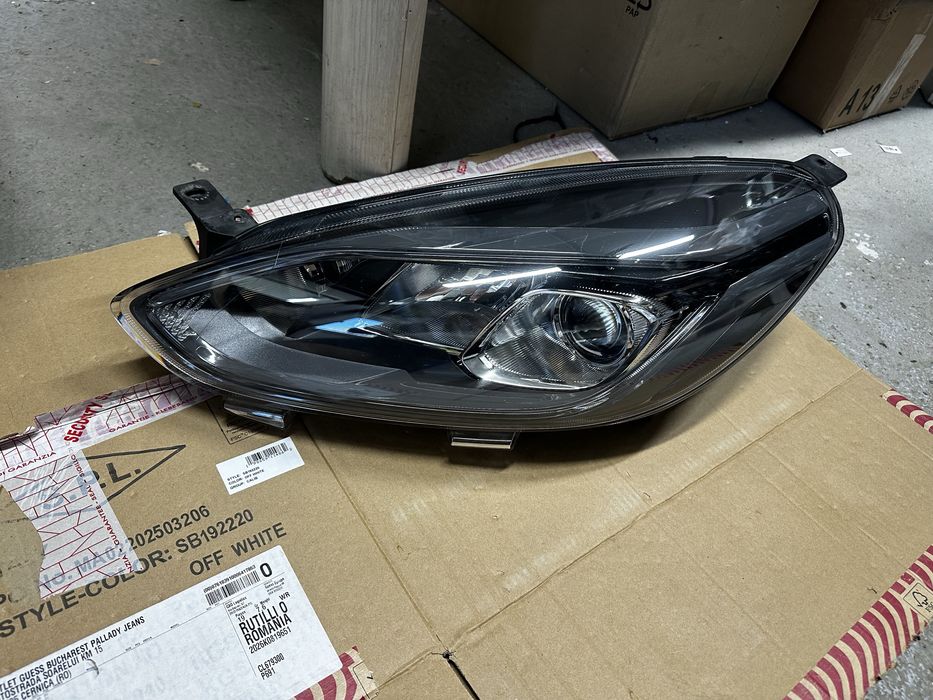 Far stânga led ford fiesta.cod:L1bb-13e015-EH.