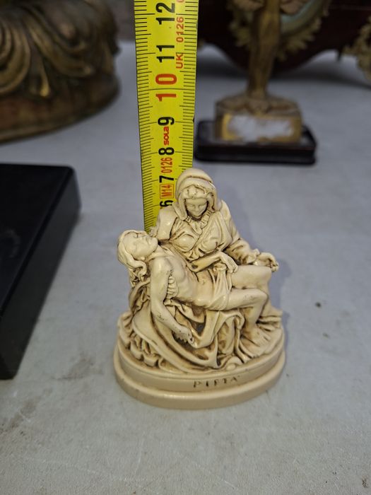 Статуетки внос от Франция