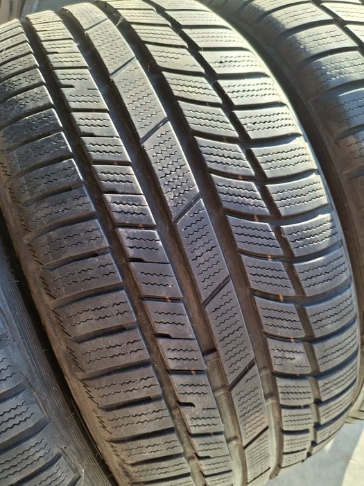 2  Anvelope  de iarnă   225 40 r18 Toyo