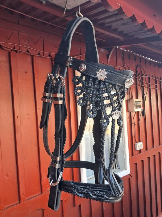 Vand capitea pentru cai