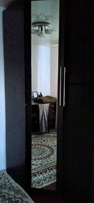 Шкаф угловой в хорошем состоянии