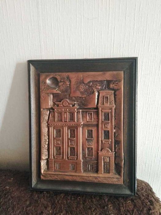 Картини, вази, свещници и др.