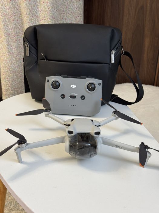 Дрон DJI.