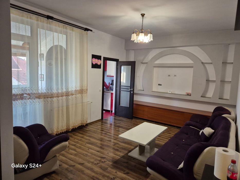Inchiriez apartament