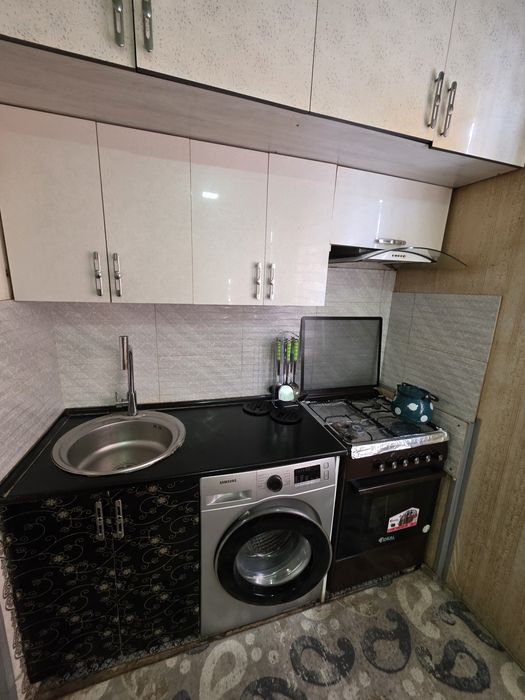 Кибрай марказида 2 хонали квартира сотилади.