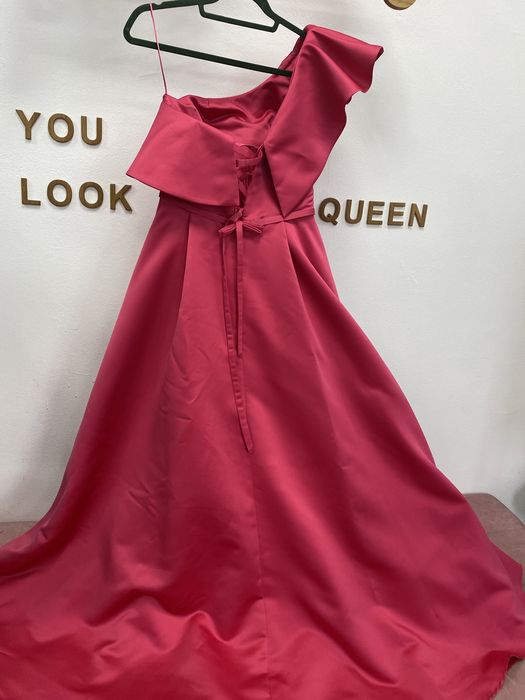 Коктейлна рокля /бална