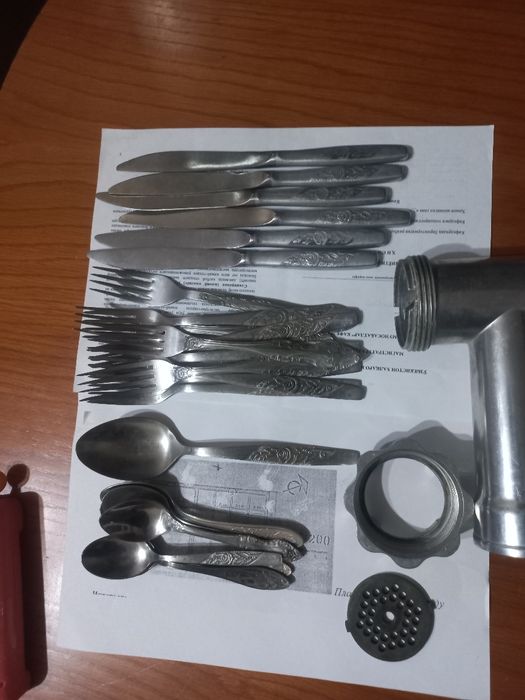 Ложки вилки разные кухонные принадлежности