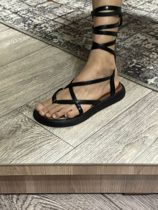Сандали на завязках
