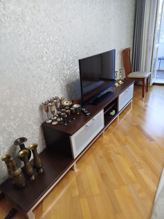 Продам туалетный столик с зеркалом и тумба под ТВ