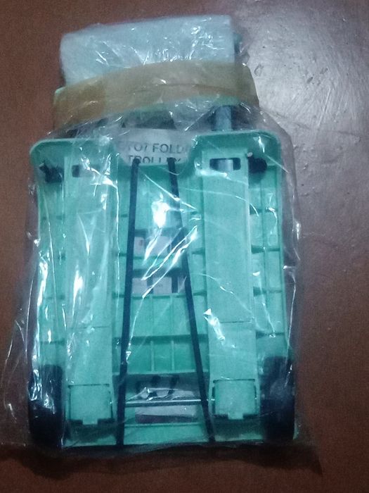 Продаются  ручные тележки  для сумок и груза. 2 шт..