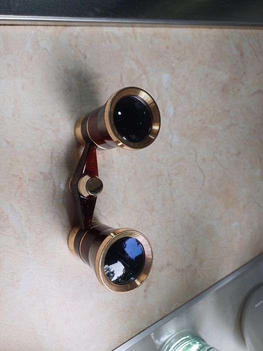 Binoclu teatru KONUS