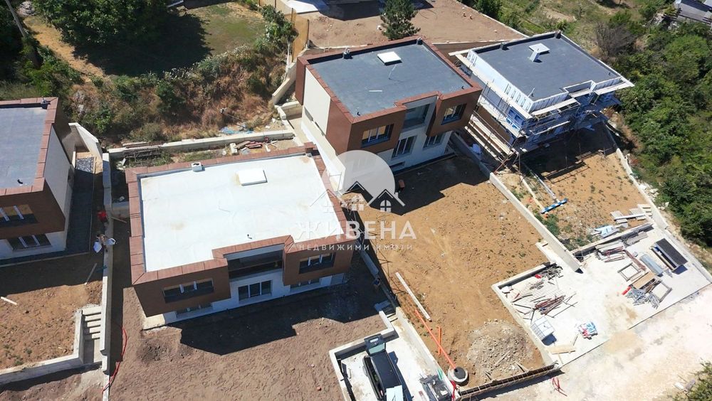 Нова триетажна къща, м-т Акчелар, РЗП: 240 кв.м, двор: 520 кв.м