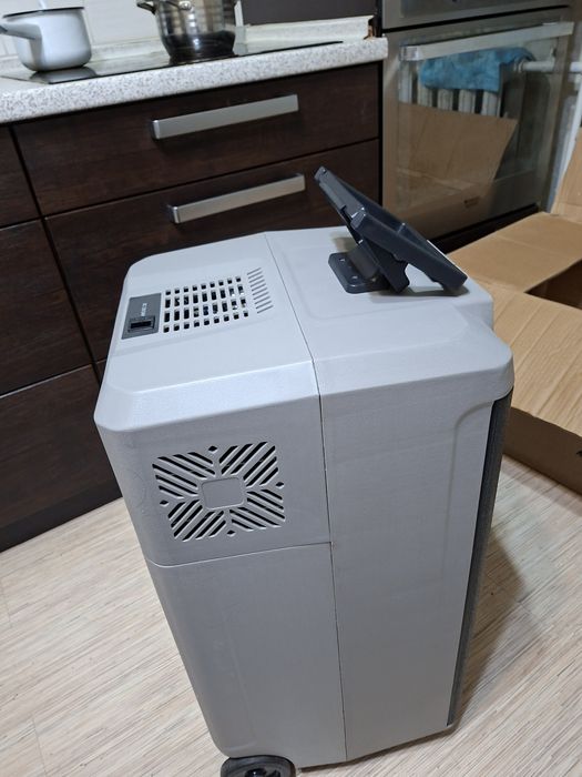 Продам автомобильный холодильник.