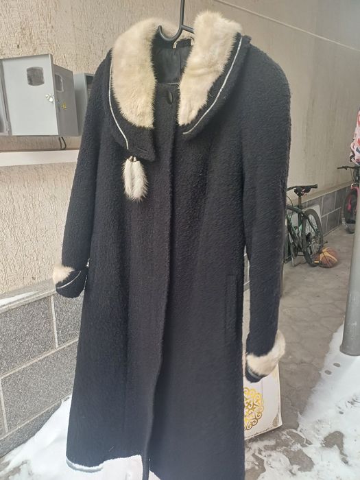 Продам пальто зимнее очень теплое 52 размер