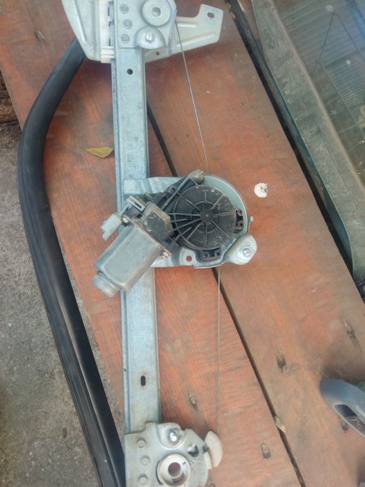 Geam macara broască stânga față C1, 107, Aygo