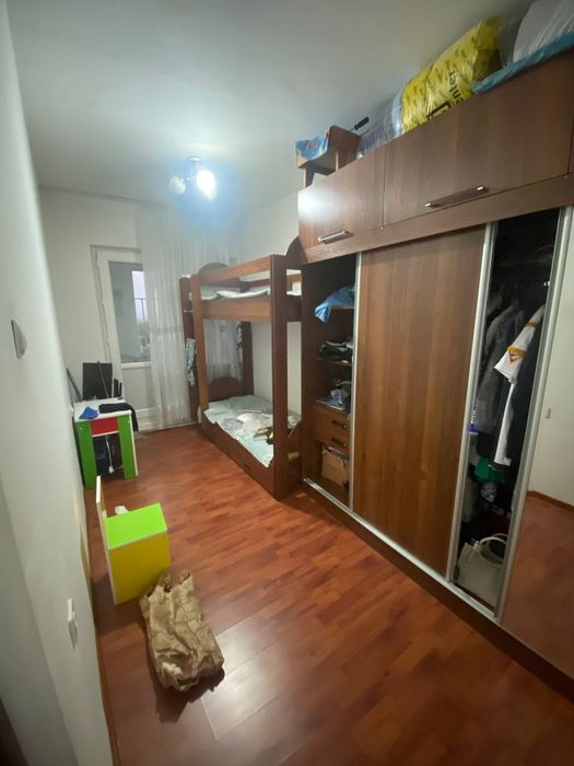 Продается 2х комнатная квартира. 10й микрорайон Карвон базар