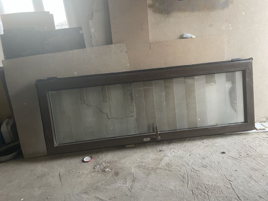 Алюминивый дверь