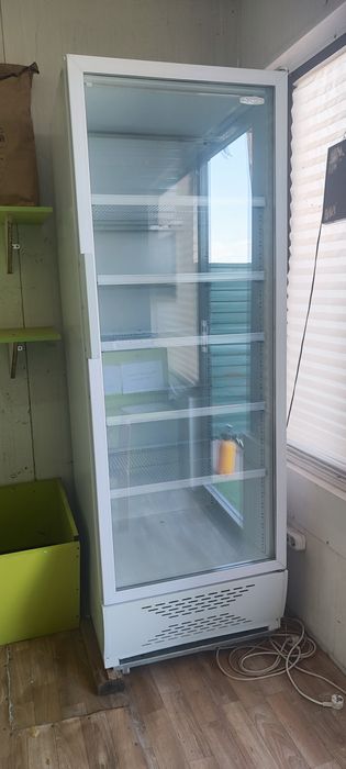 Витринный холодильник