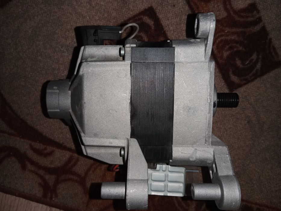 Продам двигатель на стиральную машинку