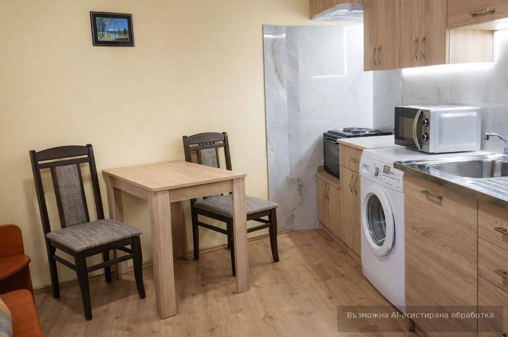 Дава се под наем Едностаен апартамент в к.к. Св.Св. Константин и Елена - 17 кв.м за 309.06 € - Снимка #1