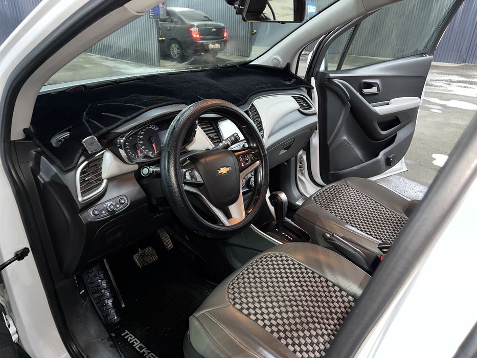 Автомобиль Трекер 1