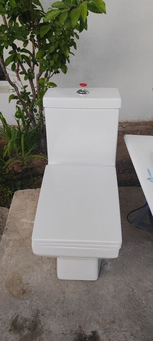 Ванна и унитаз хорошие