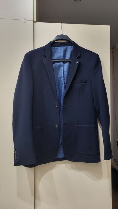 Продаются костюмы 48 размеры