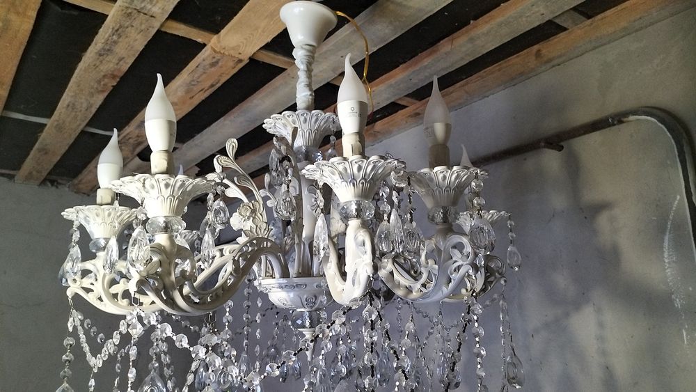 Продам люстру в отличном состоянии