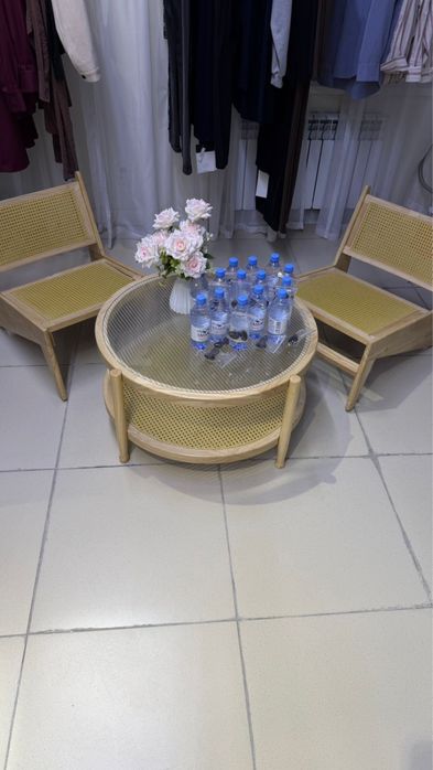 Журнальный столик с двумя стульями