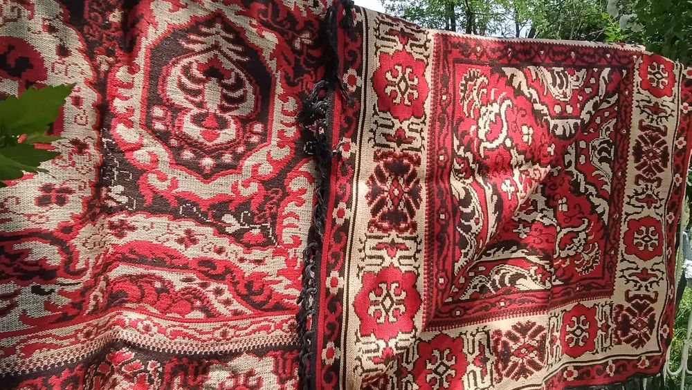 Автентичен вълнен килим