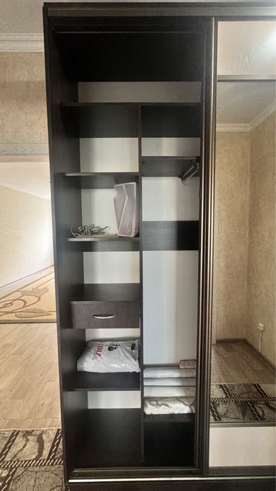 Продается прихожая мебель