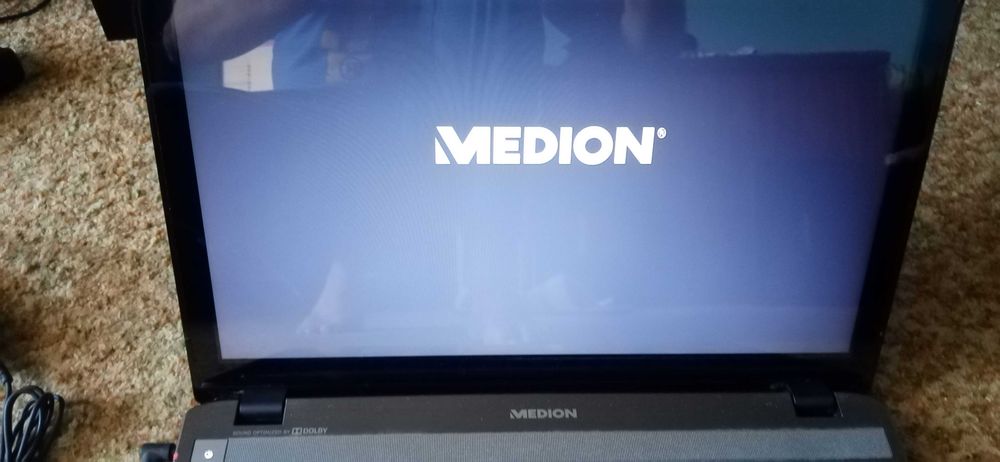 Продавам лап топ Medion