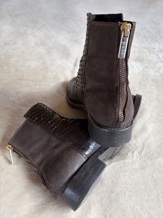 Италиански кожени обувки с питонова кожа.