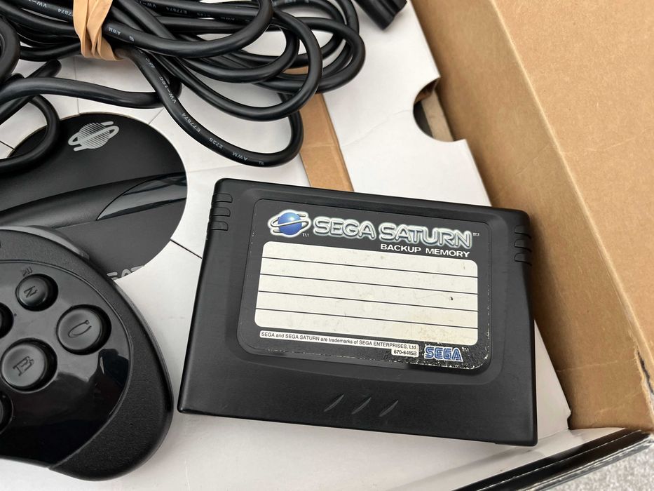 Sega Saturn - оригинална игрална конзола в кутия + игра и оригинална памет