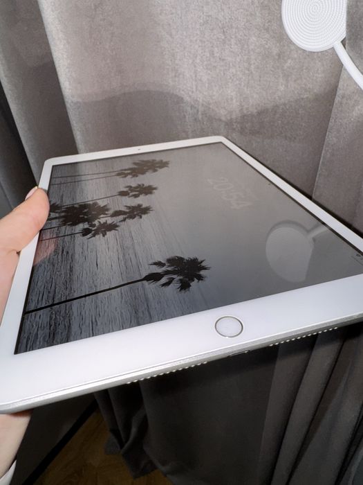 IPad 8, 32gb с ручкой.