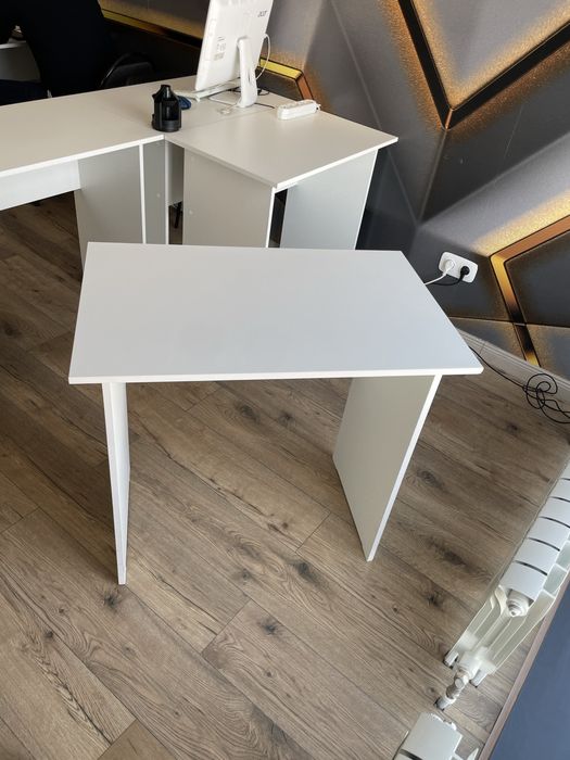 Продаётся стол для рабочего места.