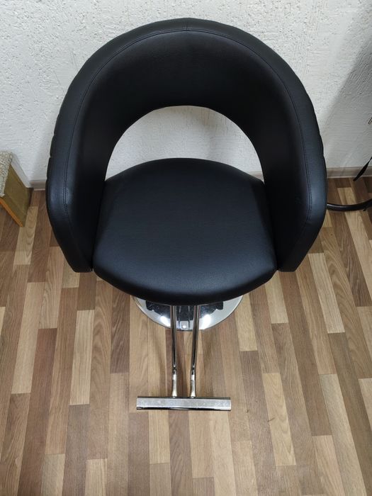 Кресло парикмахерское.