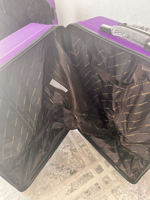 Продам комплект чемоданов