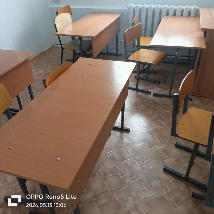 Парты со стульями