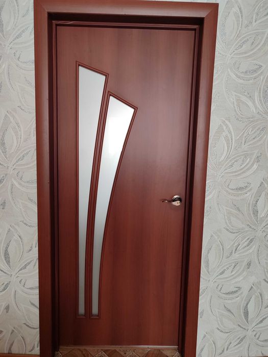 Двери межкомнатные б/у.