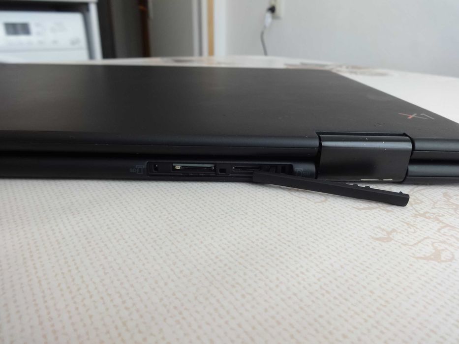 Таблет и Лаптоп 2в1 Lenovo ThinkPad X1 Yoga Gen 3 i7-8650U/RAM 16GB DDR4/NVMe SSD 256GB / 4G LTE-A модул Fibocom L850-GL Nano-SIM