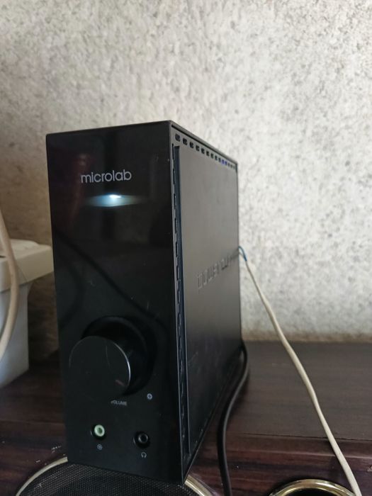 Продаётся срочно  усилитель microlab