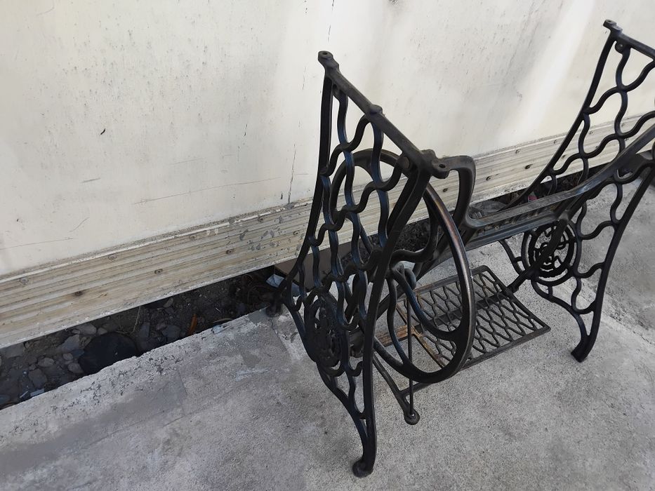 Крака от шевна машина сингер