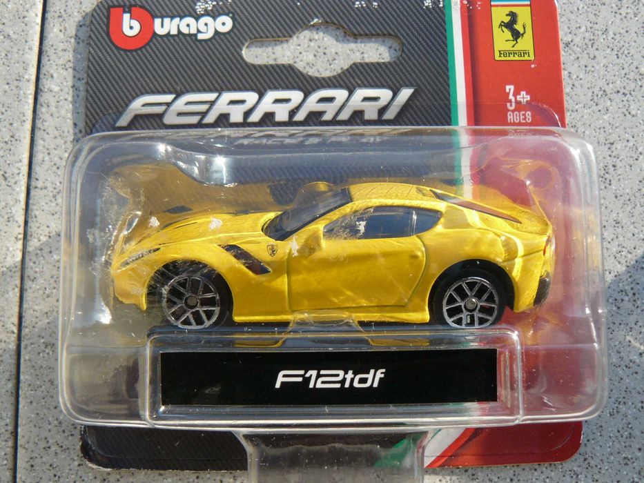 Macheta Auto FERRARI F12 TDF 2016 Noua,Metalica,Scara 1:64 Bburago