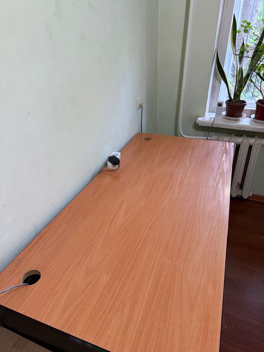 Офисный стол для работы