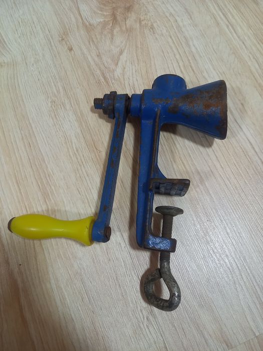 Машинка за мелене на черен пипер