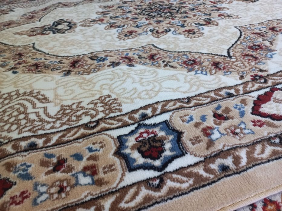 Ковёр продаю. Состояние новое.